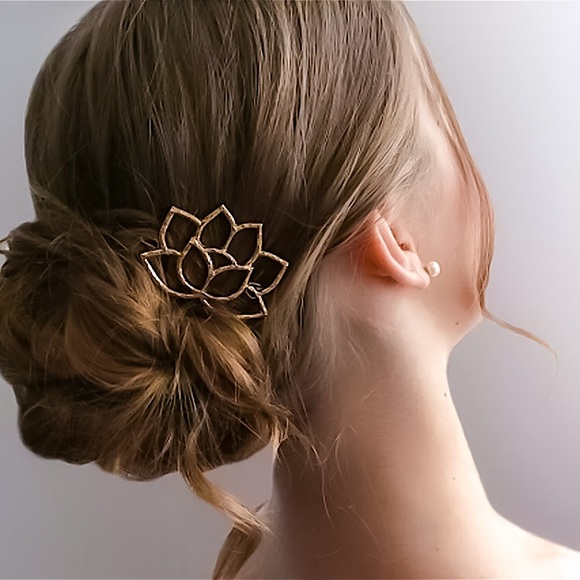 🔵𝟲𝟱%𝗢𝗙𝗙 𝗯𝘂𝗻𝗱𝗹𝗲𝘀 𝟯+🔵 NEW Gold Lotus Flower Textured Delicate Barrette - Picture 6 of 9